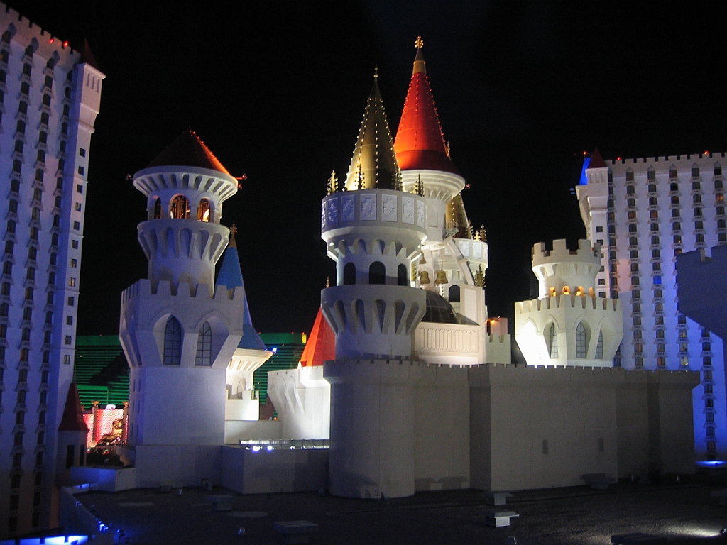 049 Vue chambre Excalibur de nuit.jpg